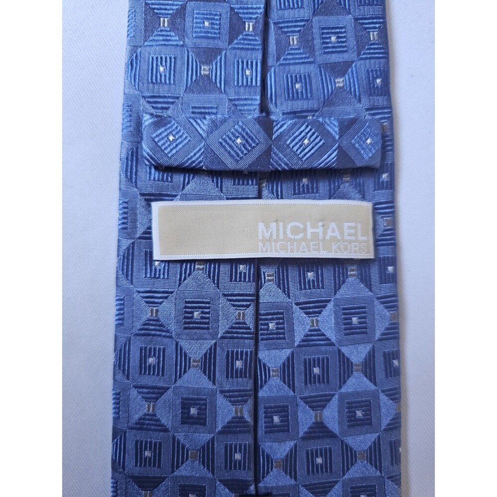 Michael Michael Kors 100% Silk Tie Blue Geometric Diamond Pattern Satin Sheen